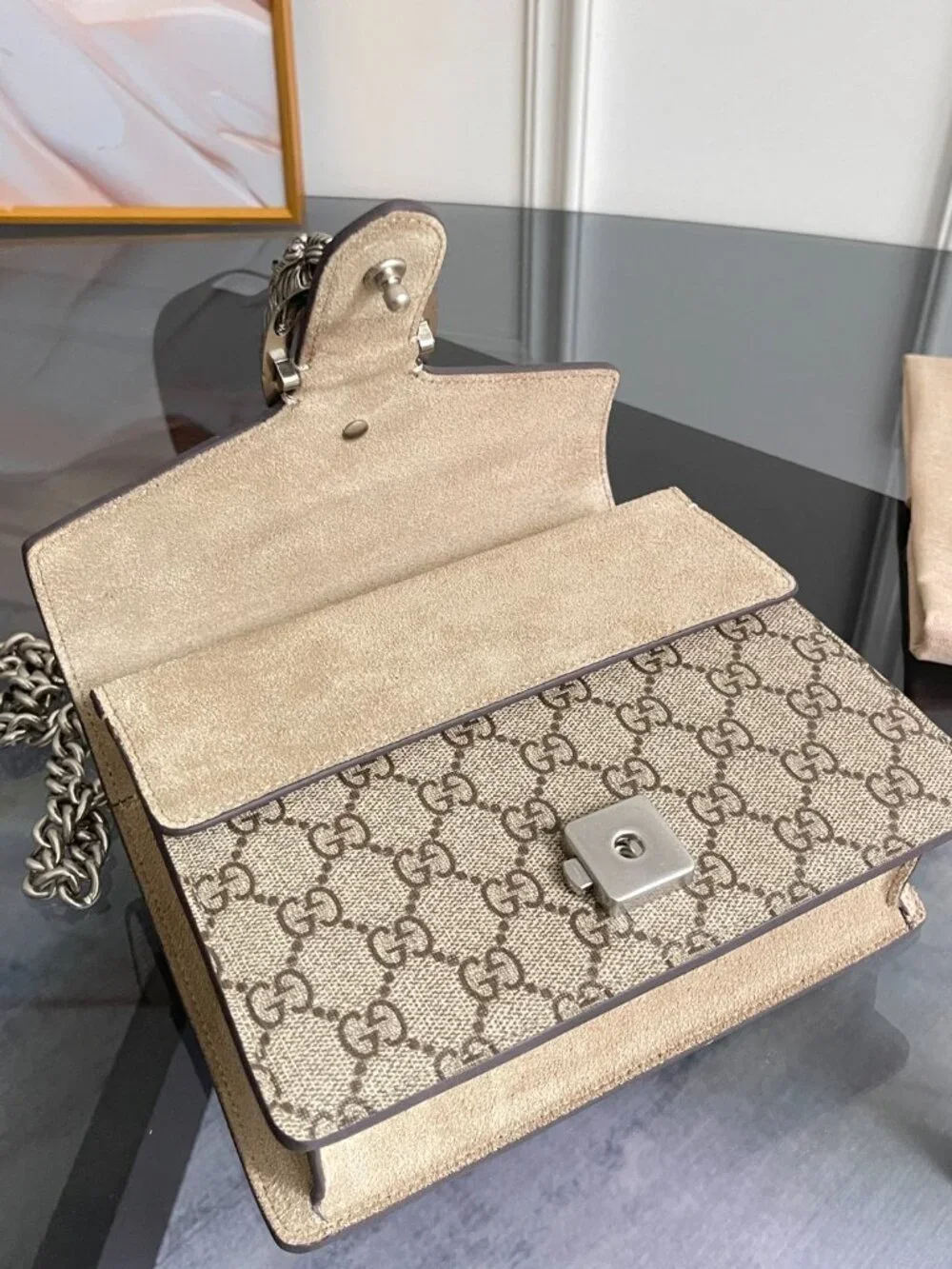 Gucci. dimensions 20